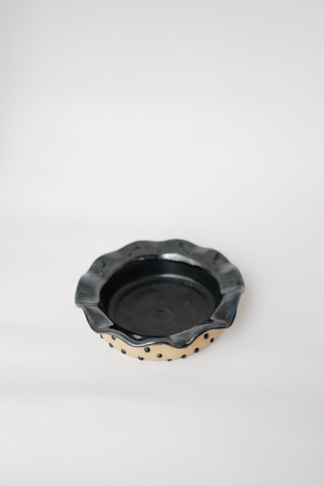 Monochrome Wave Ashtray